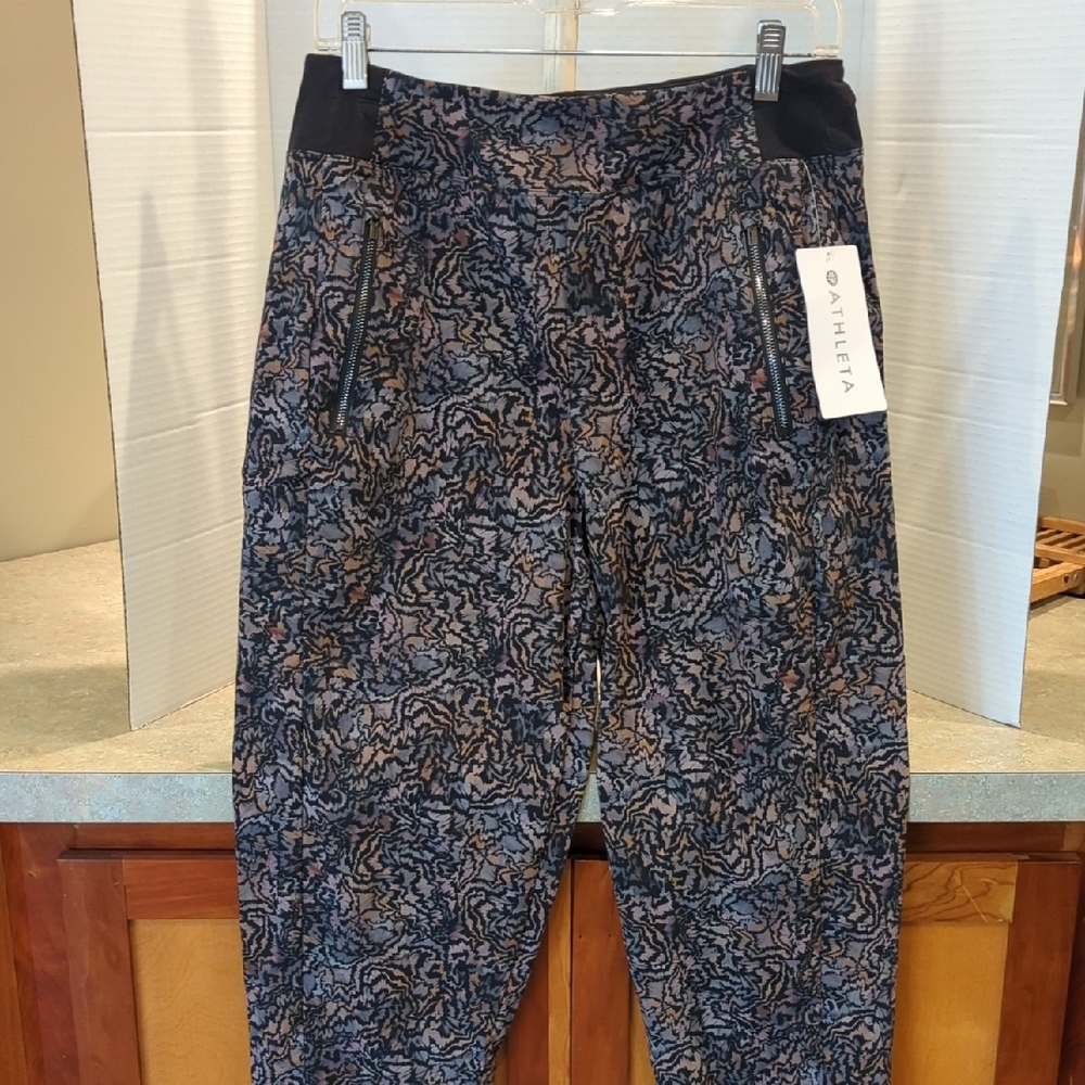 Athleta Trekkie North Jogger. Black Background w/ Dusty Rose Design. Size 8. NEW
